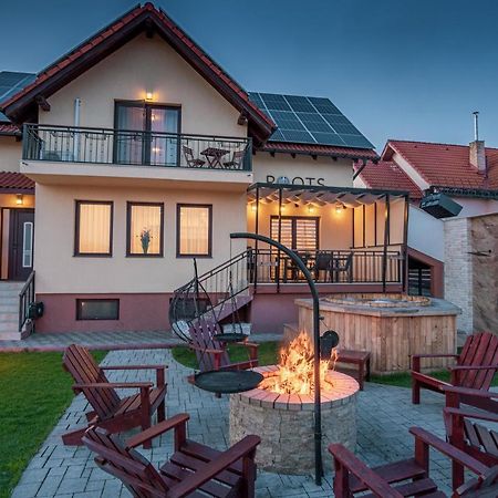 Roots Villa Redwood Braşov Eksteriør billede