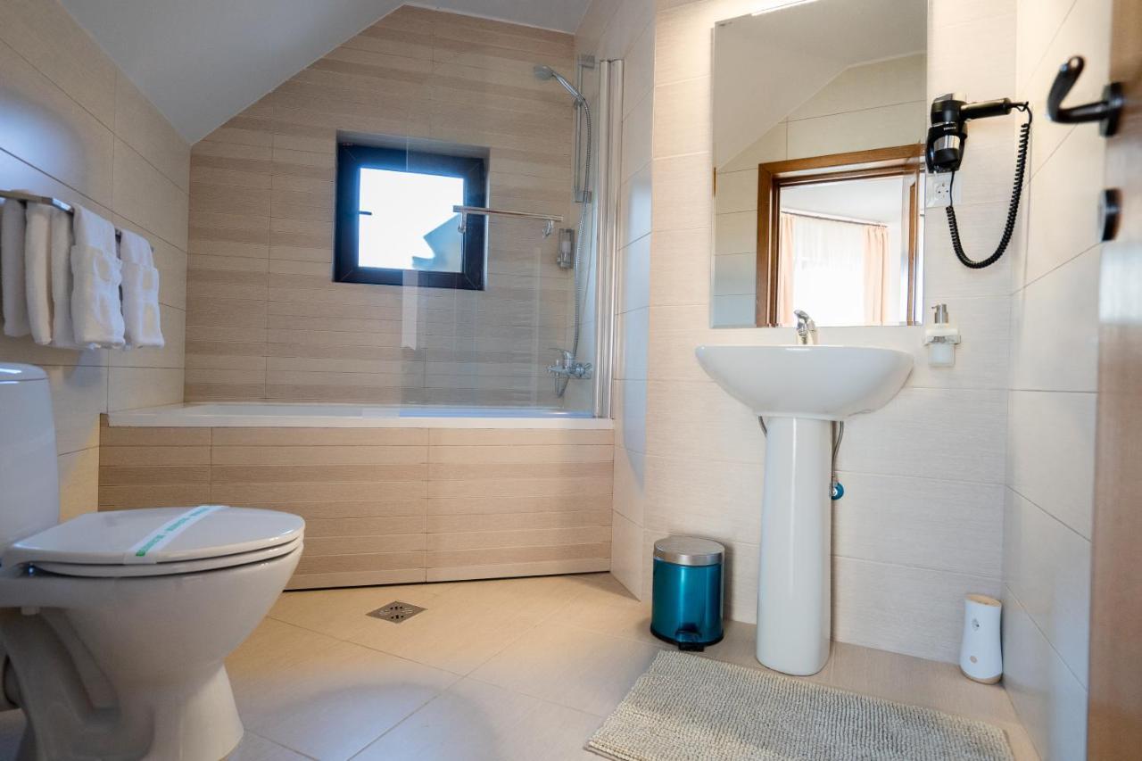 Roots Villa Redwood Braşov Eksteriør billede