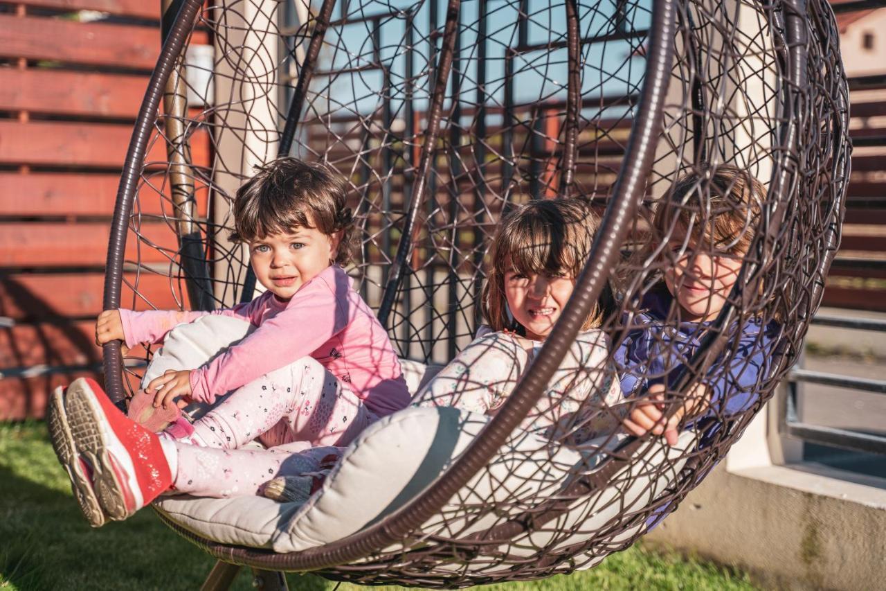 Roots Villa Redwood Braşov Eksteriør billede