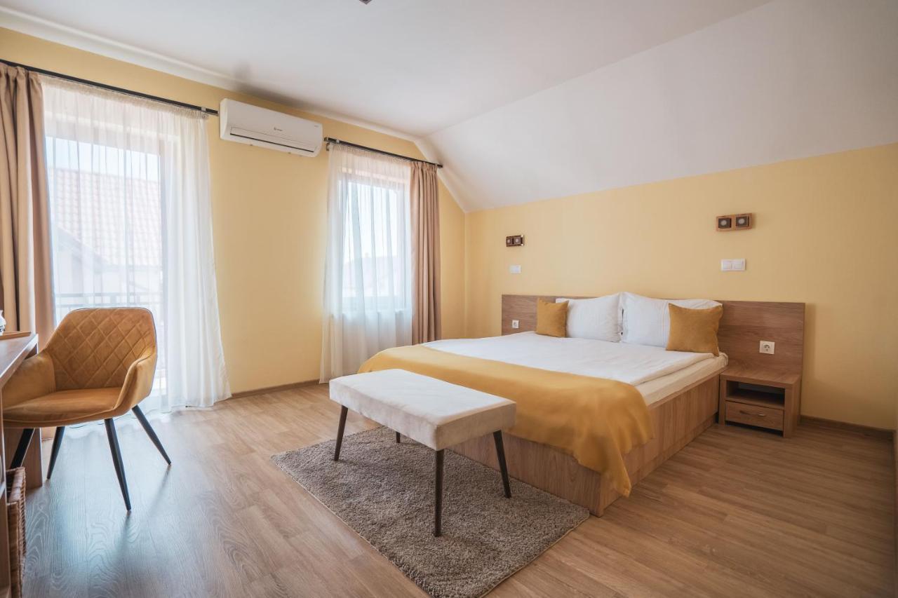 Roots Villa Redwood Braşov Eksteriør billede