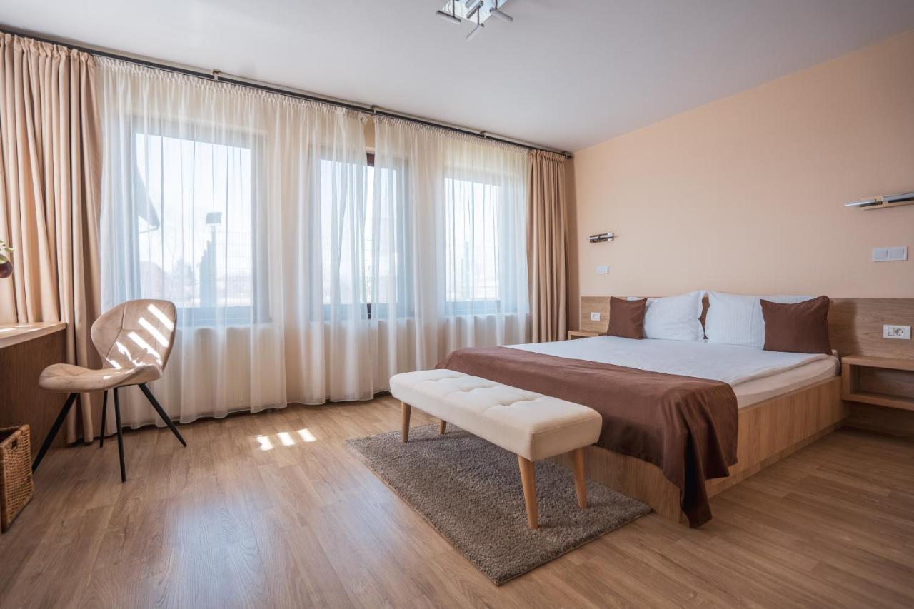 Roots Villa Redwood Braşov Eksteriør billede